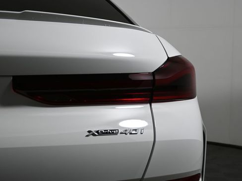 New 2026 BMW X6 xDrive40i w/ Climate Comfort Package image 13