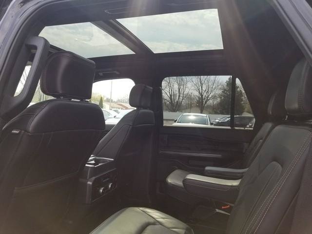 Used 2023 Ford Expedition Platinum AWD/4WD image 17