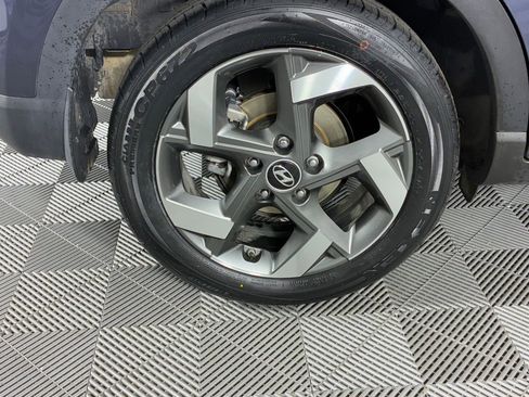 Used 2022 Hyundai Venue Limited image 36