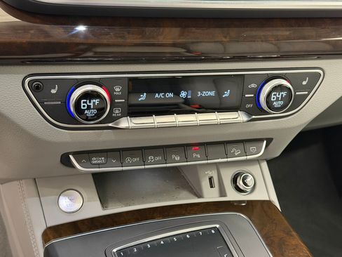 Used 2019 Audi Q5 Prestige w/ Prestige Package AWD/4WD image 17
