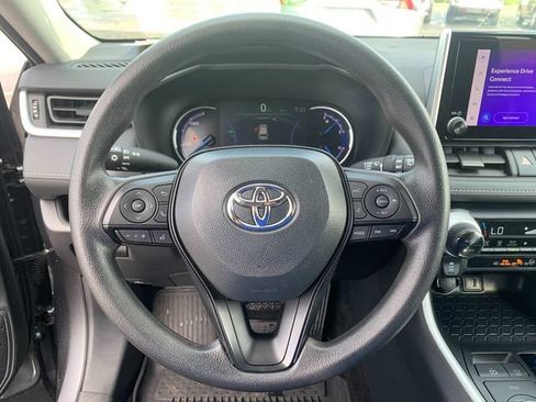 Used 2025 Toyota RAV4 XLE AWD/4WD image 26