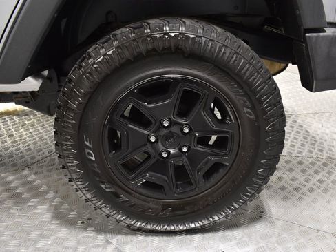 Used 2015 Jeep Wrangler Unlimited Rubicon w/ Dual Top Group image 34