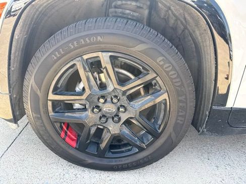 Used 2023 Chevrolet Traverse Premier w/ Redline Edition FWD image 9