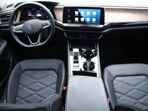 Certified 2025 Volkswagen Atlas SE image 30