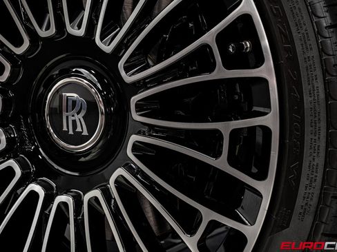 Used 2024 Rolls-Royce Phantom Sedan image 21