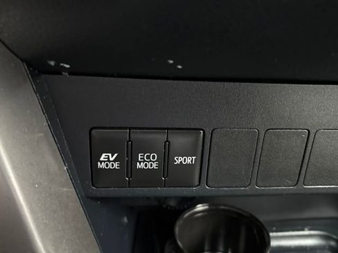 Used 2018 Toyota RAV4 XLE image 17