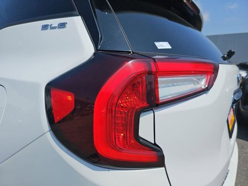 Used 2024 GMC Terrain SLE AWD/4WD image 37