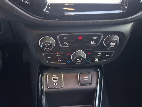 Used 2021 Jeep Compass Limited image 29