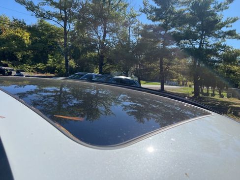 New 2025 Volkswagen Tiguan SE R-Line image 5