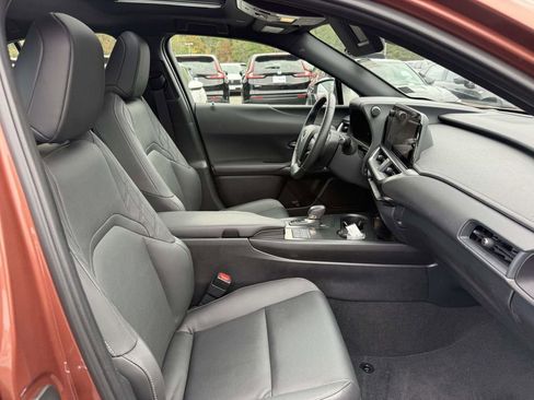 Used 2025 Lexus UX 300h AWD image 12