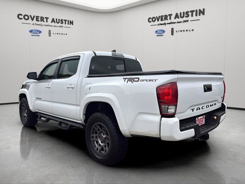 Used 2017 Toyota Tacoma TRD Sport w/ Tow Package image 3