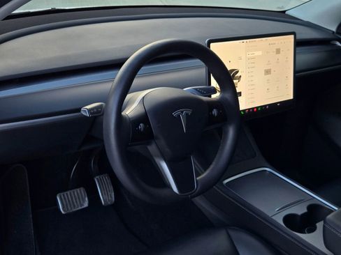 Used 2021 Tesla Model Y Long Range image 11