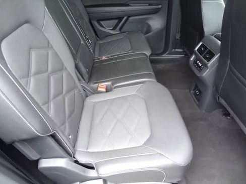 Used 2024 Volkswagen Atlas SE AWD/4WD image 16