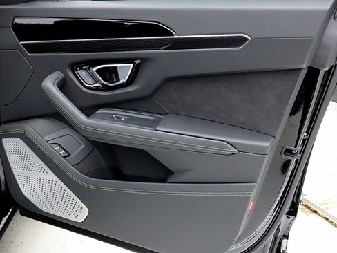 Used 2020 Lamborghini Urus image 56