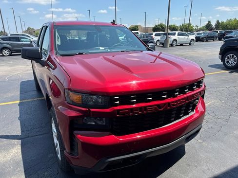 Used 2019 Chevrolet Silverado 1500 Custom w/ Custom Value Package AWD/4WD image 9