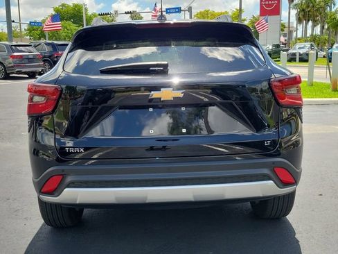 Used 2025 Chevrolet Trax LT w/ Driver Confidence Package FWD image 5