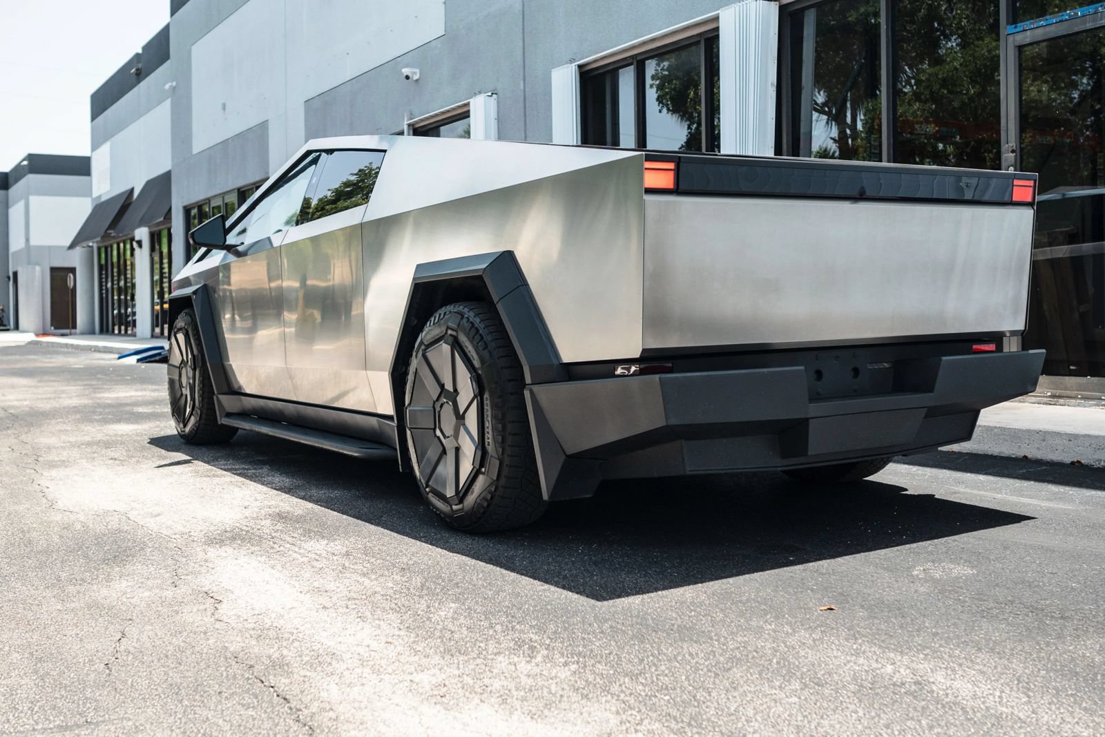Used 2024 Tesla Cybertruck AWD Crew Cab image 8