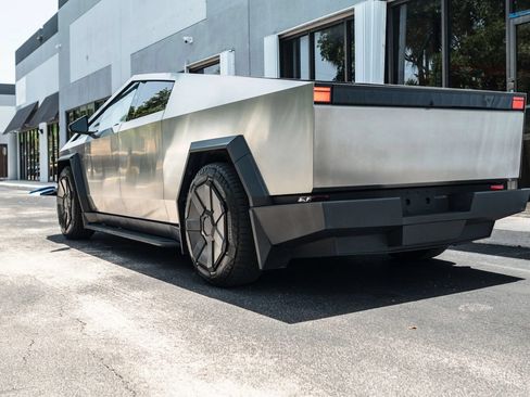 Used 2024 Tesla Cybertruck AWD Crew Cab image 8