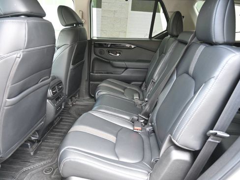 Used 2025 Honda Pilot EX-L image 15