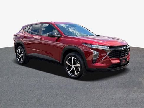 Used 2025 Chevrolet Trax RS FWD image 4