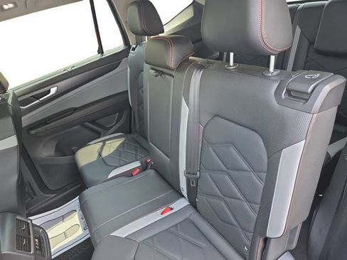 Certified 2024 Volkswagen Atlas Peak Edition SE AWD/4WD image 21