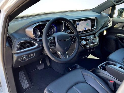New 2026 Chrysler Pacifica Select image 6