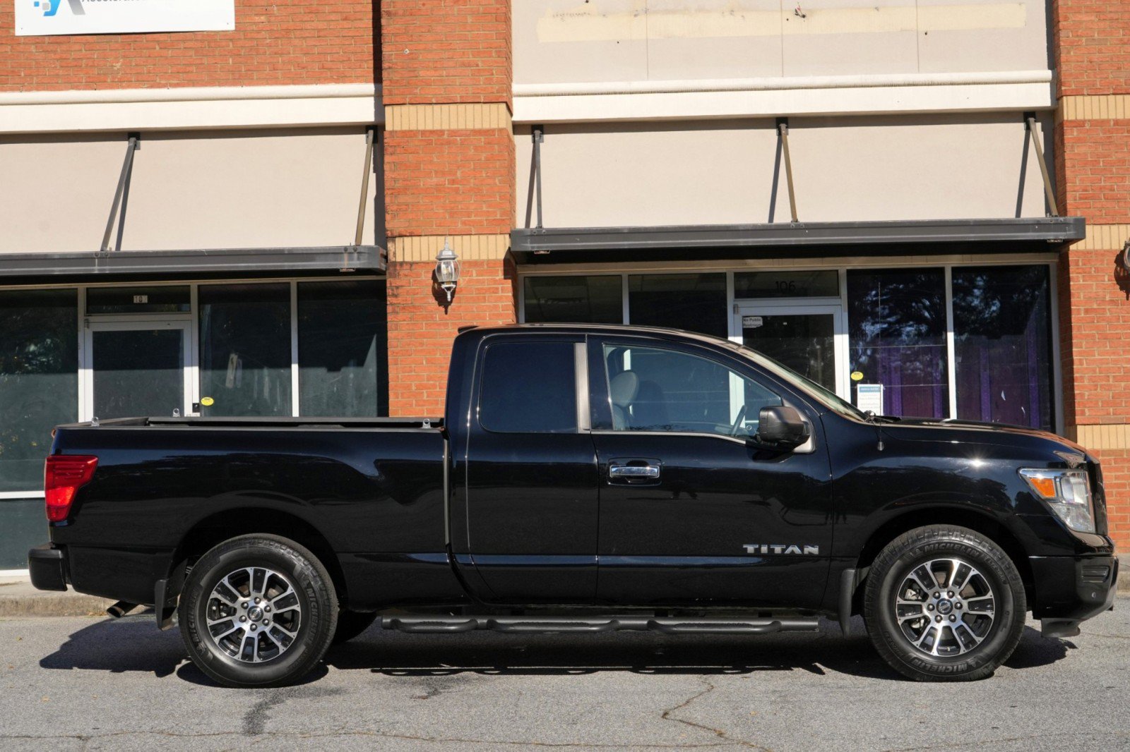Used 2021 Nissan Titan SV w/ SV Convenience Package RWD image 39