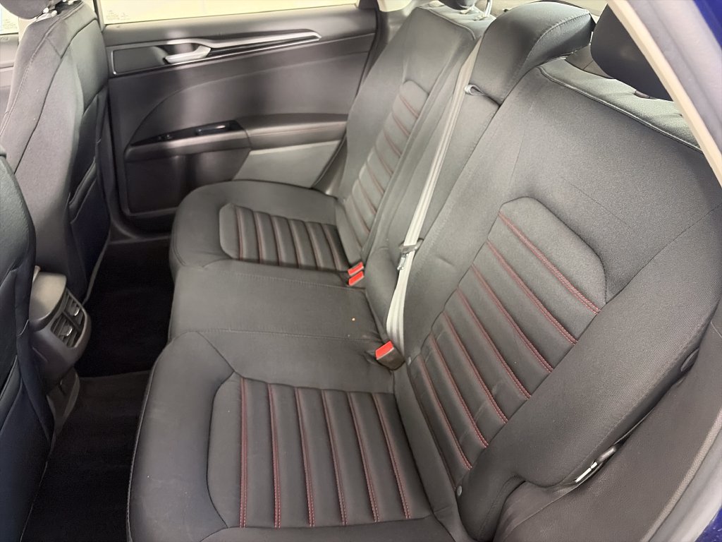 Used 2016 Ford Fusion SE FWD image 13