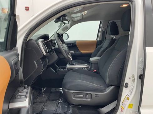 Used 2020 Toyota Tacoma SR5 image 9