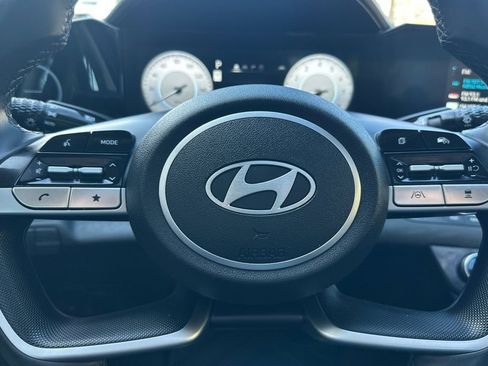 Used 2024 Hyundai Elantra SEL w/ Convenience Package image 24