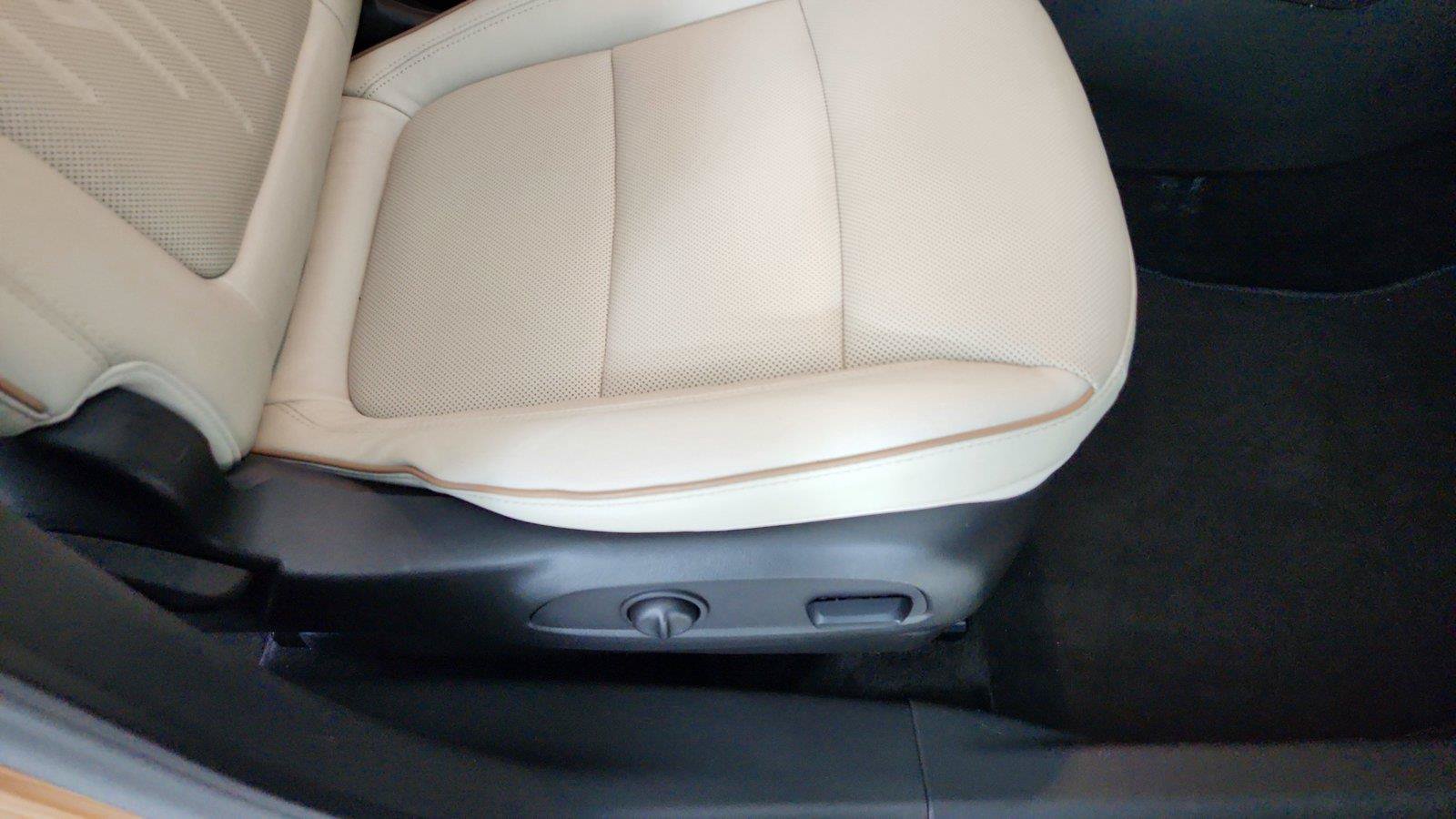 Used 2025 Buick Encore GX Avenir w/ Avenir Technology Package AWD/4WD image 30