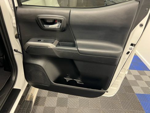 Used 2018 Toyota Tacoma Limited image 18