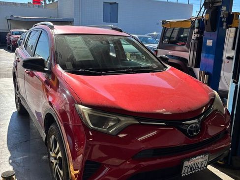 Used 2017 Toyota RAV4 LE image 1