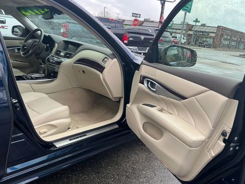 Used 2016 INFINITI Q70 3.7 w/ Technology Package AWD/4WD image 10