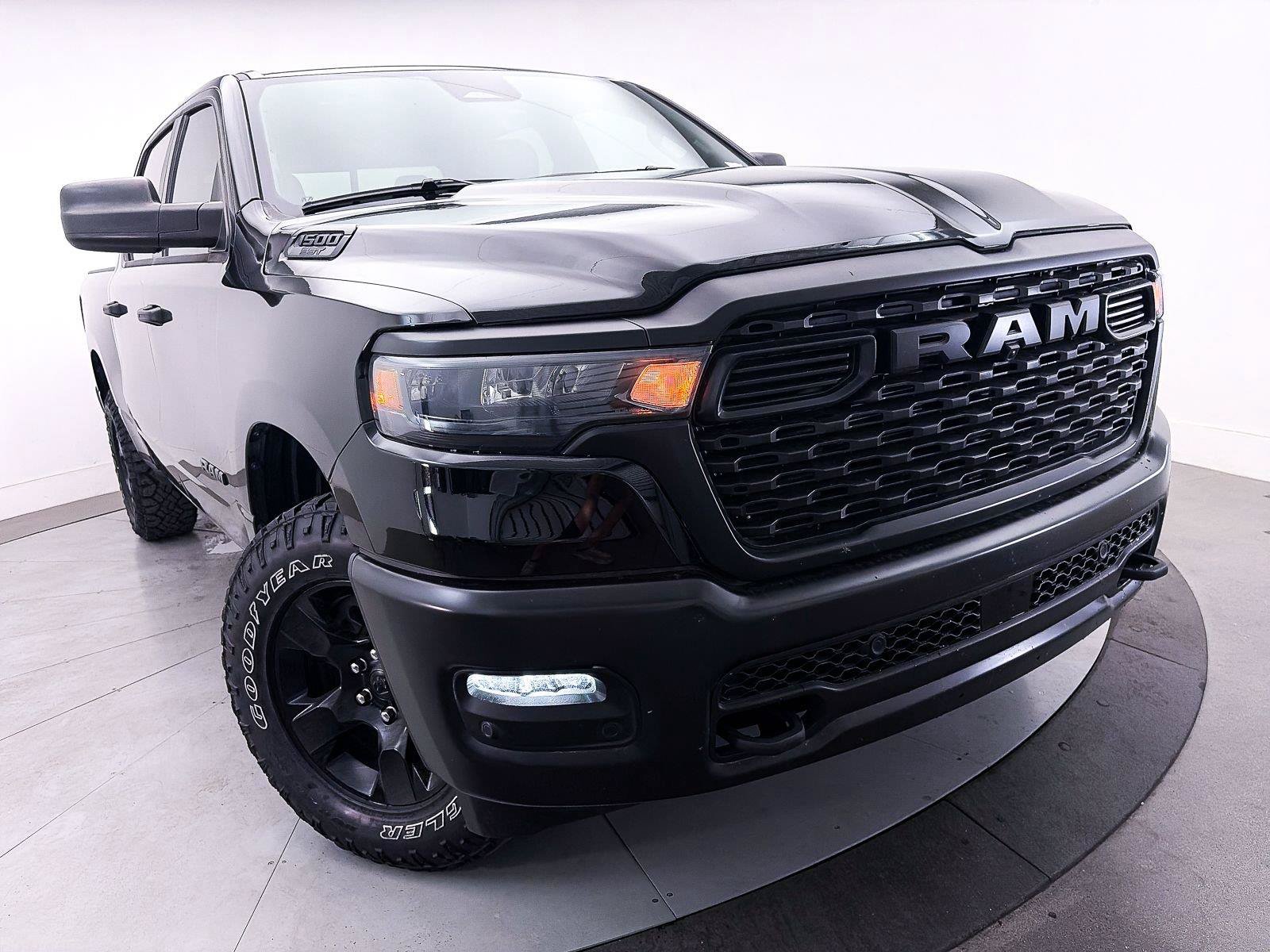 Used 2025 RAM 1500 Warlock AWD/4WD image 9
