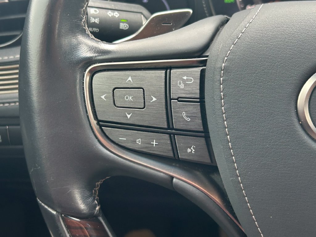 Used 2020 Lexus LS 500 w/ Interior Upgrade Package RWD image 39
