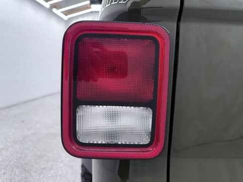 Used 2021 Jeep Gladiator Sport AWD/4WD image 11