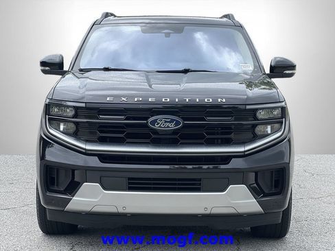 Certified 2025 Ford Expedition Platinum w/ Driver's Package AWD/4WD image 31