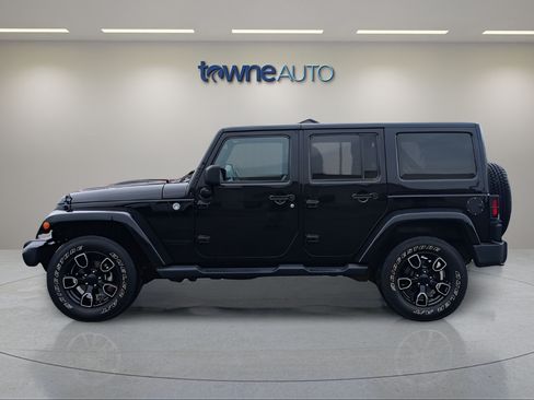 Used 2018 Jeep Wrangler Unlimited Sahara AWD/4WD image 2