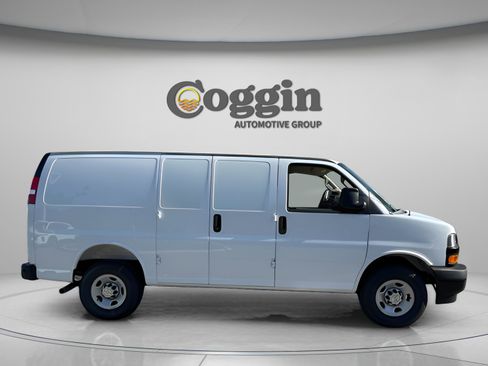 New 2025 Chevrolet Express 2500 image 4