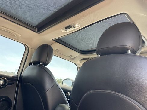 Used 2020 MINI Cooper 4-Door Hardtop w/ Storage Package FWD image 9