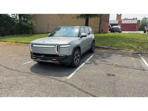Used 2024 Rivian R1S Adventure AWD/4WD image 2