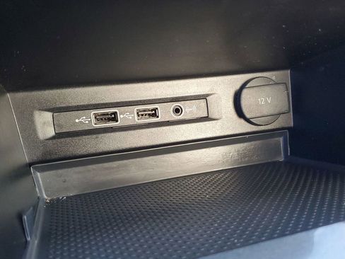 Used 2019 Volkswagen Tiguan SE image 31