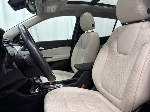 Used 2020 Buick Encore GX Essence w/ Experience Buick Package FWD image 15