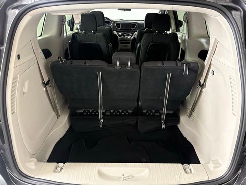 Used 2022 Chrysler Voyager LX FWD image 43