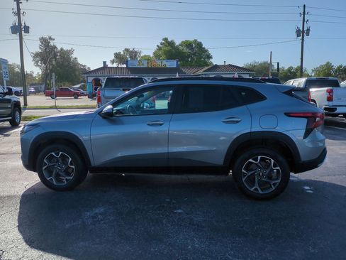 Certified 2025 Chevrolet Trax LT w/ Driver Confidence Package FWD image 7