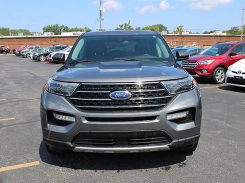 Used 2021 Ford Explorer XLT w/ Equipment Group 202A AWD/4WD image 3