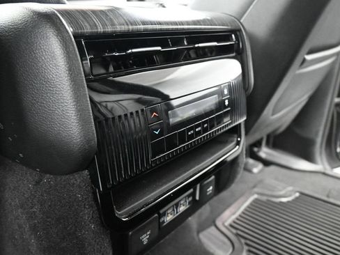 Used 2024 Jeep Wagoneer Series II w/ Flexible Seating Group RWD image 16