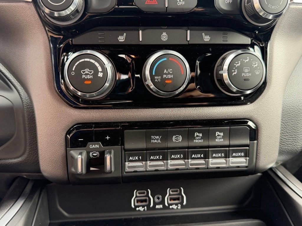 New 2026 RAM 3500 Big Horn AWD/4WD image 20