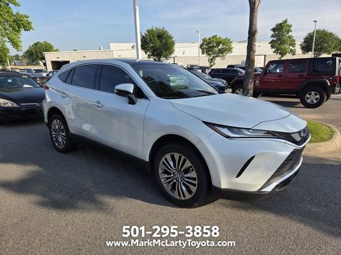 Used 2024 Toyota Venza Limited AWD/4WD image 3